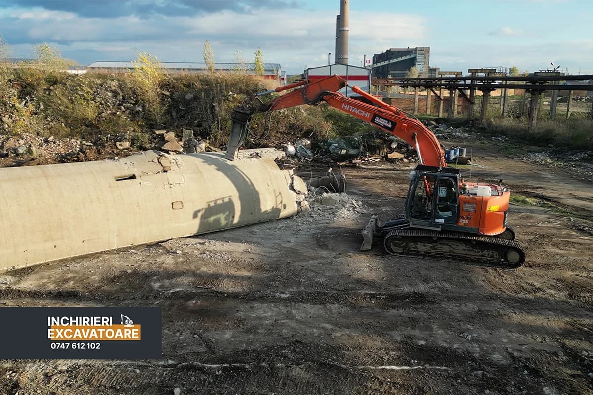 Demolare turn apa Sinteza cu excavator in Oradea