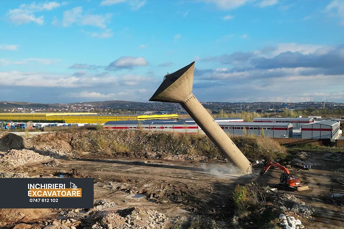 Demolare turn apa Sinteza cu excavator in Oradea